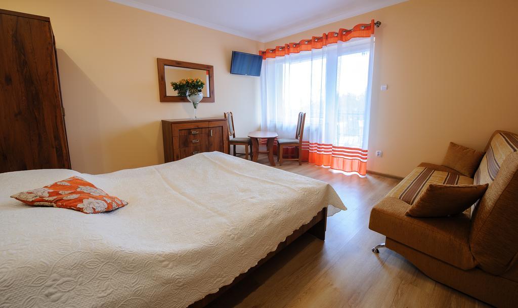 Pokoje I Apartamenty Iwona チェホチネク エクステリア 写真